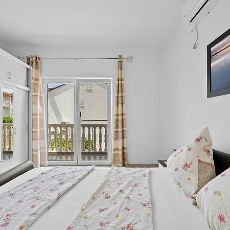 In With Wifi Apartman Vodice