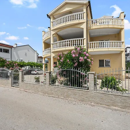 Apartman In With Wifi Vodice